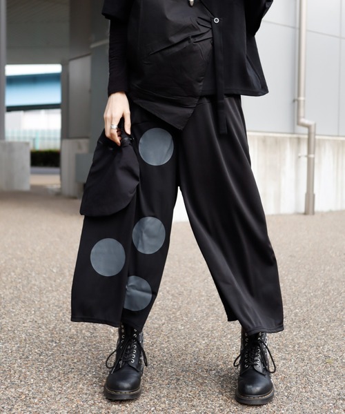 rovtski（ロフトスキー）の「ドットBIGPKTワイドパンツ（その他パンツ・レディース・グレー系その他/ブラック系その他・FREE）」の2枚目の写真