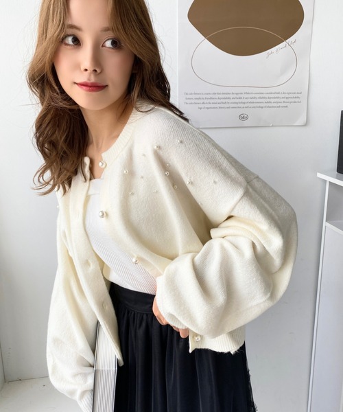 moment+（モーメントプラス）の「ドットパールクルーネックニットカーデ（カーディガン/ボレロ・レディース・ピンク/ブルー/ブラック/アイボリー・M/L）」の6枚目の写真