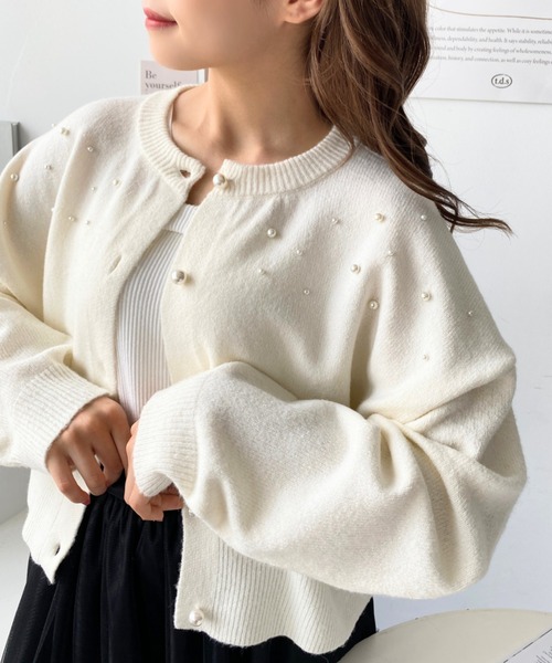 moment+（モーメントプラス）の「ドットパールクルーネックニットカーデ（カーディガン/ボレロ・レディース・ピンク/ブルー/ブラック/アイボリー・M/L）」の7枚目の写真