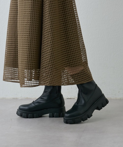 COLONY 2139(コロニートゥーワンスリーナイン)の「フロントファスナーバルキーショートブーツ(ブーツ・レディース・ブラック・SMALL/LARGE/MEDIUM)」の6枚目の写真