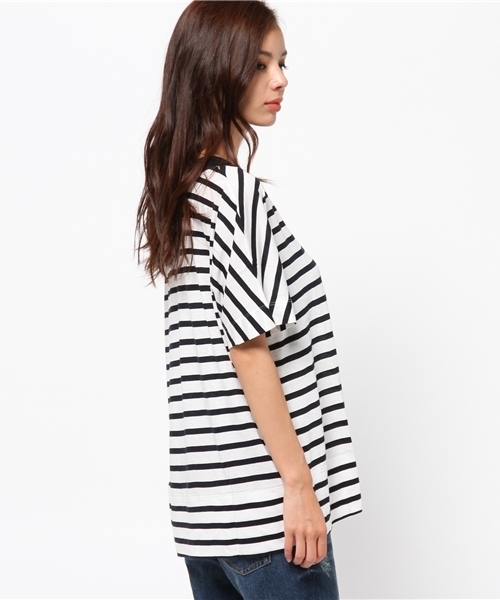 MOUSSY（マウジー）の「LOOSE V/N SHORT SLEEVE TEE（Tシャツ/カットソー・レディース・ダークネイビー/ホワイト/ライトブラック/ライトイエロー/ライトカーキ・FREE）」の7枚目の写真