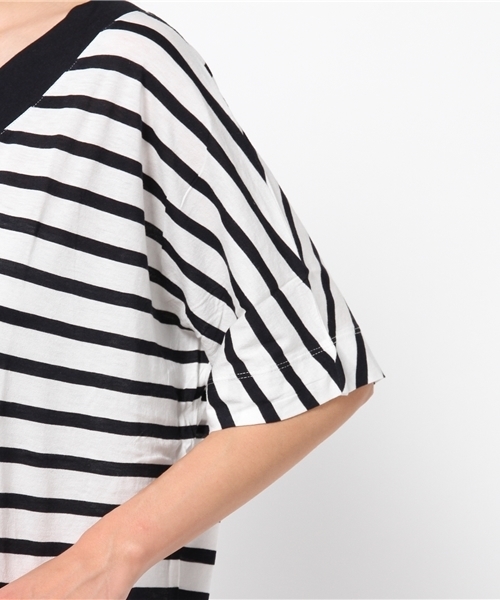 MOUSSY（マウジー）の「LOOSE V/N SHORT SLEEVE TEE（Tシャツ/カットソー・レディース・ダークネイビー/ホワイト/ライトブラック/ライトイエロー/ライトカーキ・FREE）」の11枚目の写真