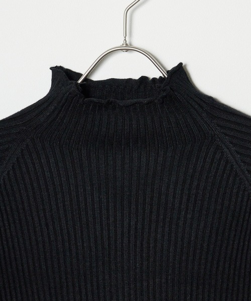 ROOPTOKYO（ループトウキョウ）の「袖ボタンハイネックニット（ニット/セーター・レディース・ブラウン/ホワイト/グリーン/ブラック・FREE）」の8枚目の写真