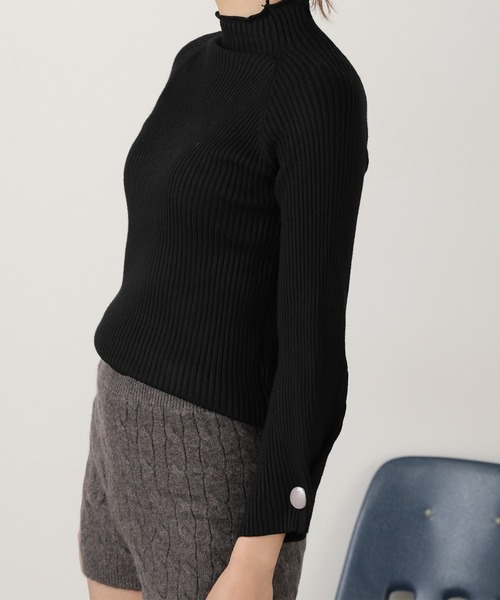 ROOPTOKYO（ループトウキョウ）の「袖ボタンハイネックニット（ニット/セーター・レディース・ブラウン/ホワイト/グリーン/ブラック・FREE）」の10枚目の写真