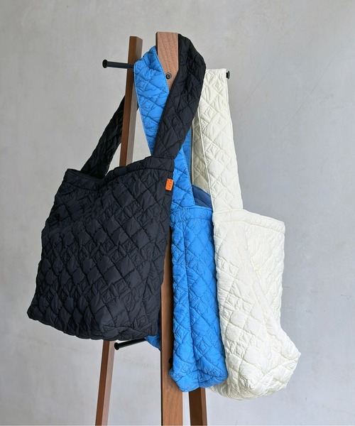 CPCM（シーピーシーエム）の「キルトBIGショルダー（ショルダーバッグ・レディース・アイボリー/ブラック/ブルー・FREE）」の2枚目の写真