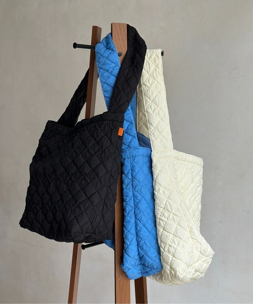 CPCM（シーピーシーエム）の「キルトBIGショルダー（ショルダーバッグ・レディース・アイボリー/ブラック/ブルー・FREE）」の4枚目の写真