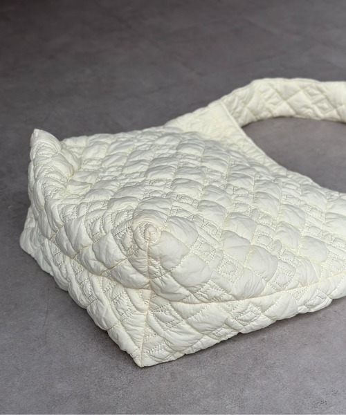 CPCM（シーピーシーエム）の「キルトBIGショルダー（ショルダーバッグ・レディース・アイボリー/ブラック/ブルー・FREE）」の6枚目の写真