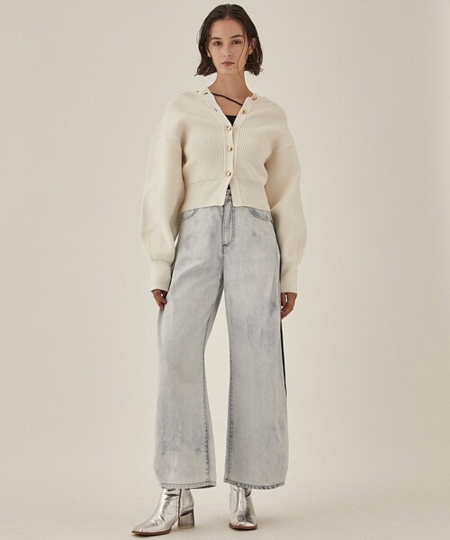 PUBLIC TOKYO（パブリックトウキョウ）の「フォルムスリーブニットカーディガン（カーディガン/ボレロ・レディース・アイボリー/ネイビー・FREE）」の4枚目の写真