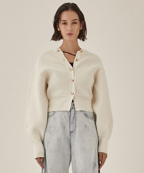 PUBLIC TOKYO（パブリックトウキョウ）の「フォルムスリーブニットカーディガン（カーディガン/ボレロ・レディース・アイボリー/ネイビー・FREE）」の5枚目の写真