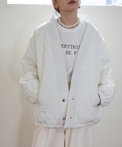 ULEULA(ウルア)の「キルティングVネックノーカラーブルゾン(ノーカラージャケット・レディース・アイボリー/ブラック・FREE)」の3枚目の写真
