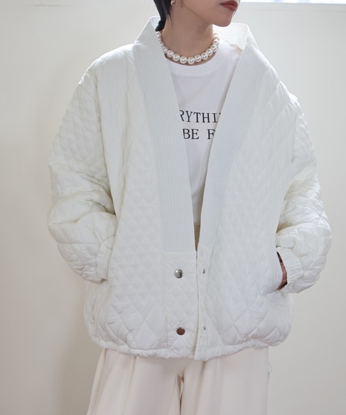 ULEULA(ウルア)の「キルティングVネックノーカラーブルゾン(ノーカラージャケット・レディース・アイボリー/ブラック・FREE)」の4枚目の写真