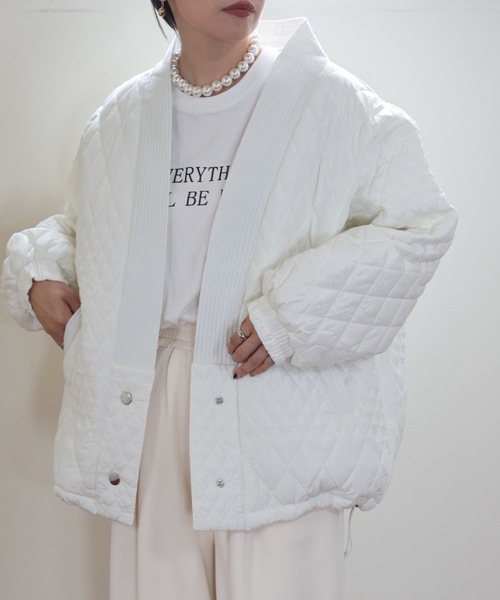 ULEULA(ウルア)の「キルティングVネックノーカラーブルゾン(ノーカラージャケット・レディース・アイボリー/ブラック・FREE)」の5枚目の写真