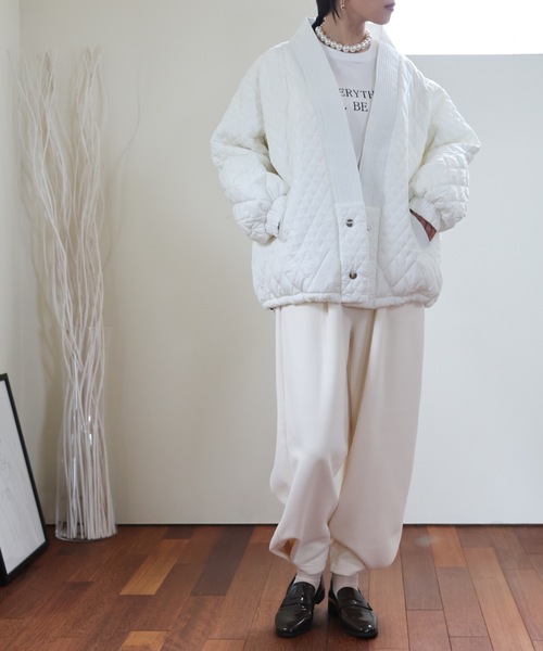 ULEULA(ウルア)の「キルティングVネックノーカラーブルゾン(ノーカラージャケット・レディース・アイボリー/ブラック・FREE)」の8枚目の写真