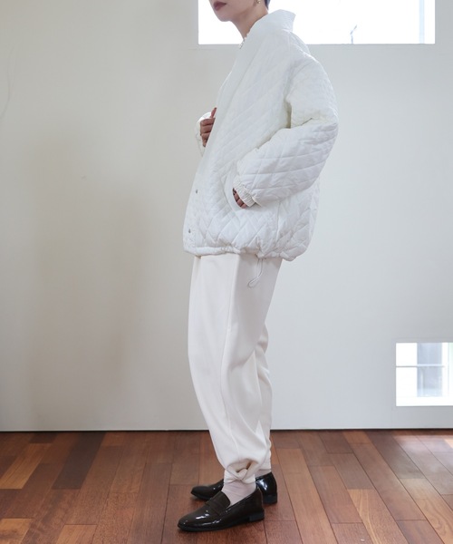 ULEULA(ウルア)の「キルティングVネックノーカラーブルゾン(ノーカラージャケット・レディース・アイボリー/ブラック・FREE)」の11枚目の写真