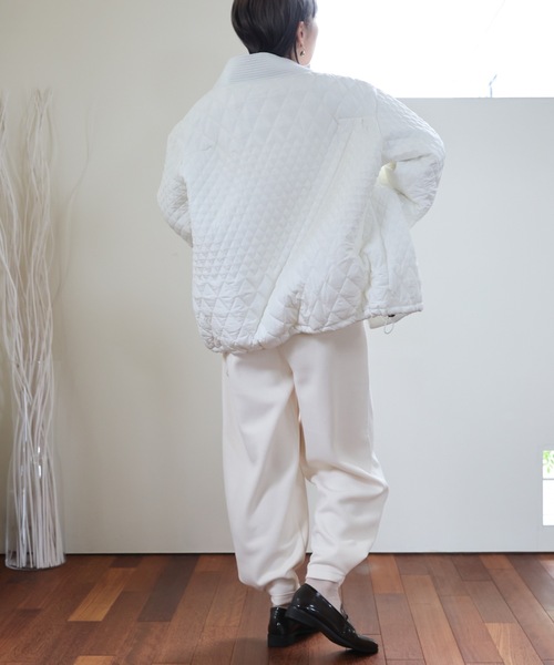 ULEULA(ウルア)の「キルティングVネックノーカラーブルゾン(ノーカラージャケット・レディース・アイボリー/ブラック・FREE)」の12枚目の写真