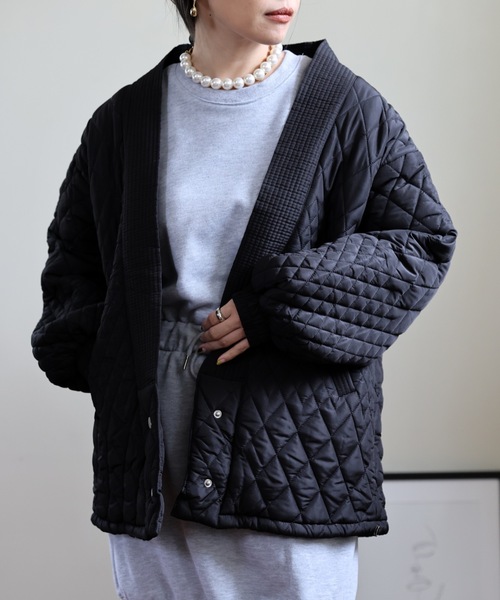 ULEULA(ウルア)の「キルティングVネックノーカラーブルゾン(ノーカラージャケット・レディース・アイボリー/ブラック・FREE)」の14枚目の写真