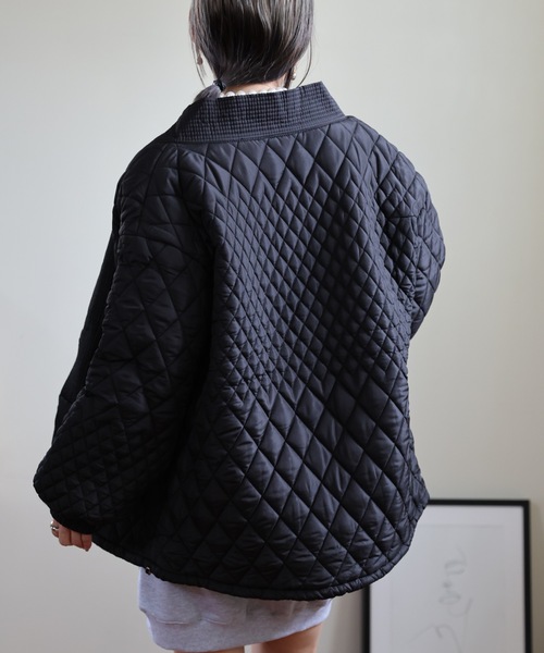 ULEULA(ウルア)の「キルティングVネックノーカラーブルゾン(ノーカラージャケット・レディース・アイボリー/ブラック・FREE)」の18枚目の写真