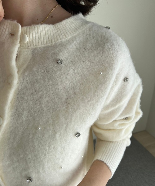 one after another NICE CLAUP(ワンアフターアナザーナイスクラップ)の「キラキラビジューニット(ニット/セーター・レディース・ピンク/オフホワイト/グレー/ブラック・FREE)」の7枚目の写真