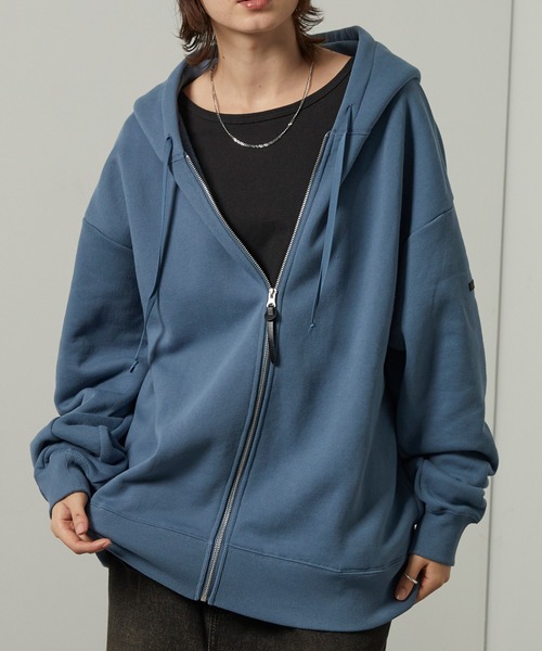 Alfred Alex（アルフレッドアレックス）の「【Alfred Alex】Rubber Logo Zip Hoodie/ラバーロゴ フルジップパーカー（パーカー・メンズ・ブラック/チャコール/ナチュラル/グレー/ライトグレー/パープル系/ブラウン系/ボルドー/グレイッシュブルー/スミクロ/キャメル・M/L/S/XL）」の8枚目の写真