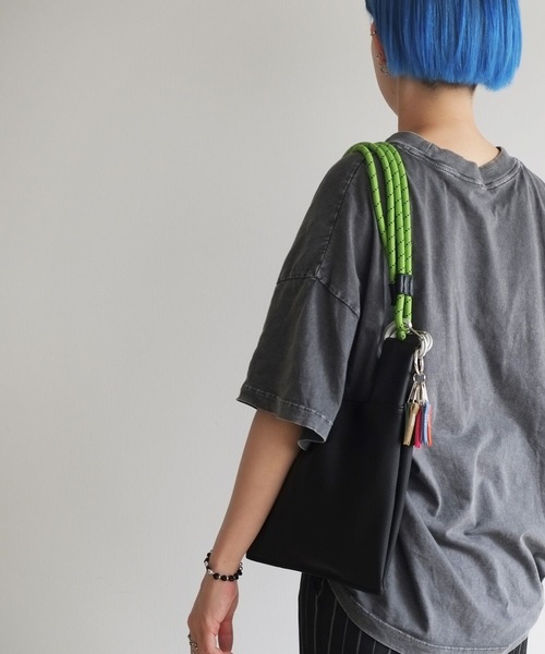COMMON WARE(コモンウェアー)の「EM: cheek code 2way shoulder チークコード2WAYショルダー(ショルダーバッグ・レディース・ブルー/アイボリー/ブラック/グリーン・FREE)」の2枚目の写真