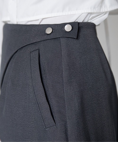 VACANCY（ヴァカンシー）の「メタリックレイヤードスカート（スカート・レディース・ゴールド/ブラック・SMALL/MEDIUM/LARGE）」の13枚目の写真