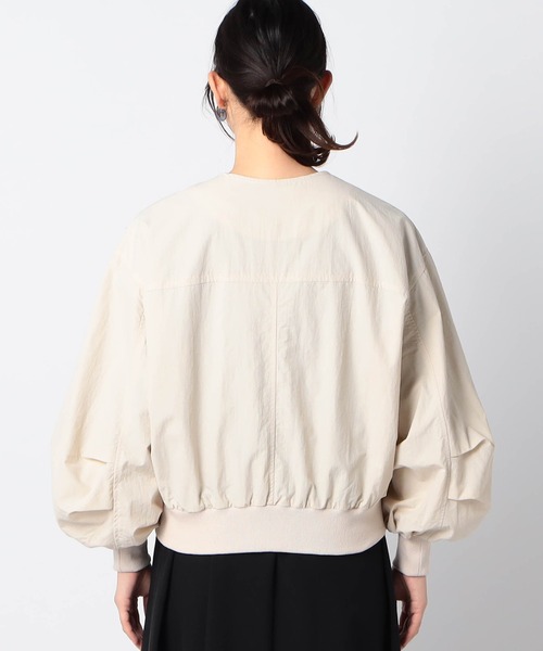 Grand PARK(グランドパーク)の「ノーカラーボリュームスリーブブルゾン(ブルゾン・レディース・ネイビー/ナチュラル/ライトグリーン・FREE)」の7枚目の写真