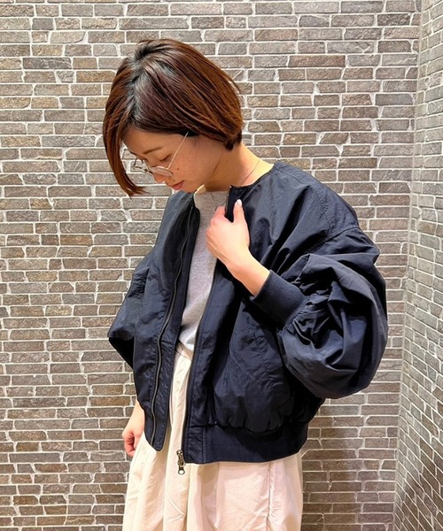 Grand PARK(グランドパーク)の「ノーカラーボリュームスリーブブルゾン(ブルゾン・レディース・ネイビー/ナチュラル/ライトグリーン・FREE)」の21枚目の写真