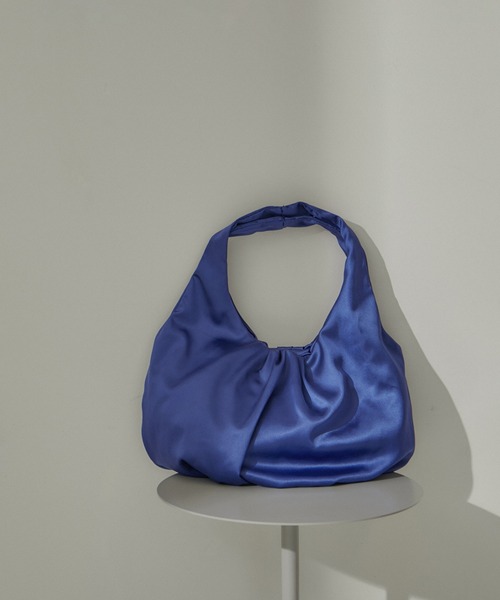 SALON adam et rope'（サロン アダム エ ロペ）の「サテンラウンドトートバッグ（トートバッグ・レディース・ピンク系その他2/ライトグレー/ブルー・FREE）」の4枚目の写真