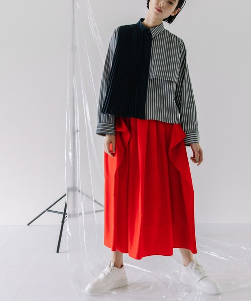 MARECHAL TERRE（マルシャルテル）の「アシンメトリープリーツシャツ（シャツ/ブラウス・レディース・ブラック系/ブルー系その他/ネイビー系/ホワイト系その他・MEDIUM）」の7枚目の写真