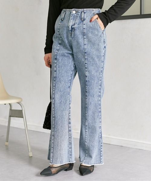 Thevon(ゼボン)の「セミフレアデニムパンツ(デニムパンツ・レディース・ブルー/ブラック/ネイビー/アイボリー・MEDIUM/SMALL)」の6枚目の写真