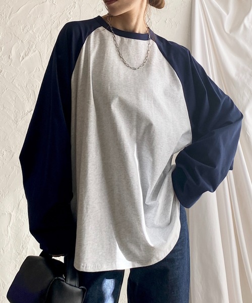 She's Closet（シーズクローゼット）の「オーバーサイズ長袖無地ラグランスリーブロンTプルオーバー（Tシャツ/カットソー・レディース・ネイビー/ブラック・FREE）」の2枚目の写真