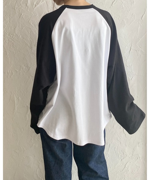 She's Closet（シーズクローゼット）の「オーバーサイズ長袖無地ラグランスリーブロンTプルオーバー（Tシャツ/カットソー・レディース・ネイビー/ブラック・FREE）」の4枚目の写真