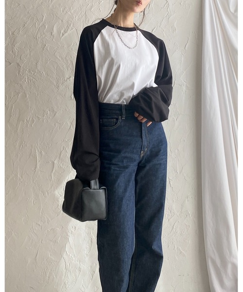 She's Closet（シーズクローゼット）の「オーバーサイズ長袖無地ラグランスリーブロンTプルオーバー（Tシャツ/カットソー・レディース・ネイビー/ブラック・FREE）」の14枚目の写真