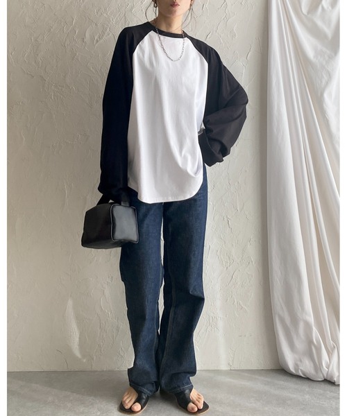 She's Closet（シーズクローゼット）の「オーバーサイズ長袖無地ラグランスリーブロンTプルオーバー（Tシャツ/カットソー・レディース・ネイビー/ブラック・FREE）」の17枚目の写真