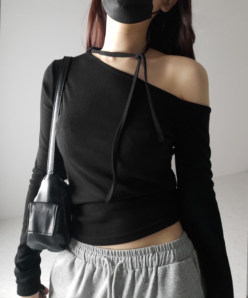 me+em select(ミームセレクト)の「【 2WAY 】ストラップチョーカーリボンワンショルダーTシャツ(Tシャツ/カットソー・レディース・ホワイト/ブラック・FREE)」の14枚目の写真