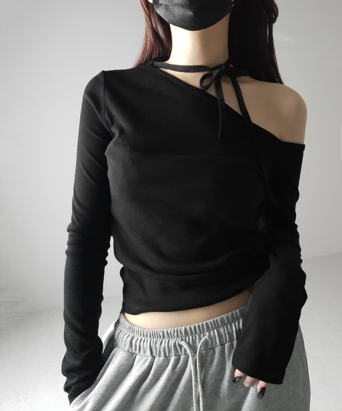 me+em select(ミームセレクト)の「【 2WAY 】ストラップチョーカーリボンワンショルダーTシャツ(Tシャツ/カットソー・レディース・ホワイト/ブラック・FREE)」の9枚目の写真