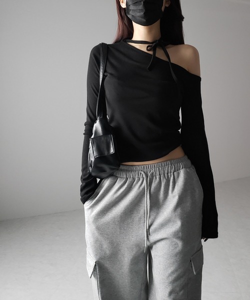 me+em select(ミームセレクト)の「【 2WAY 】ストラップチョーカーリボンワンショルダーTシャツ(Tシャツ/カットソー・レディース・ホワイト/ブラック・FREE)」の10枚目の写真