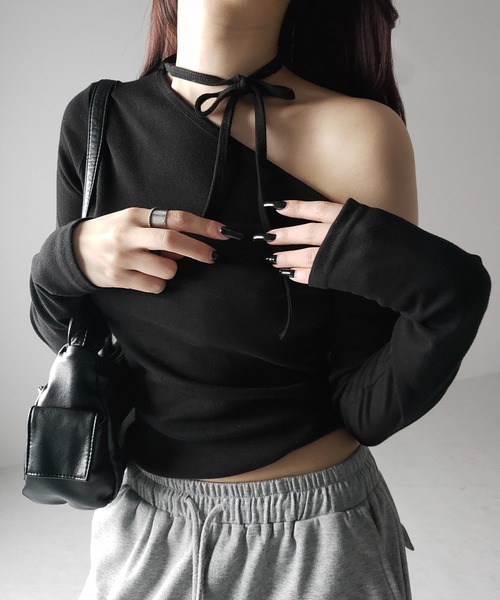 me+em select(ミームセレクト)の「【 2WAY 】ストラップチョーカーリボンワンショルダーTシャツ(Tシャツ/カットソー・レディース・ホワイト/ブラック・FREE)」の11枚目の写真