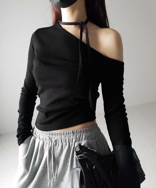 me+em select(ミームセレクト)の「【 2WAY 】ストラップチョーカーリボンワンショルダーTシャツ(Tシャツ/カットソー・レディース・ホワイト/ブラック・FREE)」の17枚目の写真