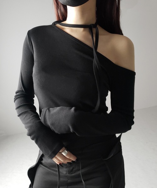 me+em select(ミームセレクト)の「【 2WAY 】ストラップチョーカーリボンワンショルダーTシャツ(Tシャツ/カットソー・レディース・ホワイト/ブラック・FREE)」の21枚目の写真