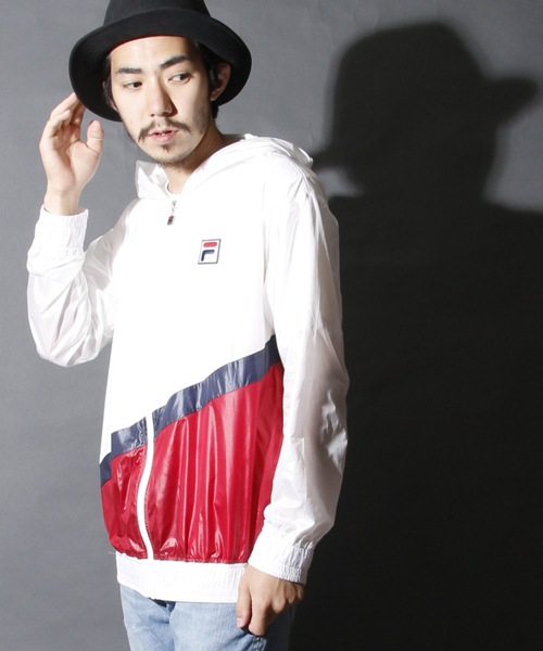 FILA(フィラ)の「FILA × AMERICAN RAG CIE 別注ナイロンパーカー / 113-FIL-FM3560 Π(ナイロンジャケット・メンズ・ホワイト系その他/レッド系その他/ブルー系その他・MEDIUM/LARGE)」の1枚目の写真