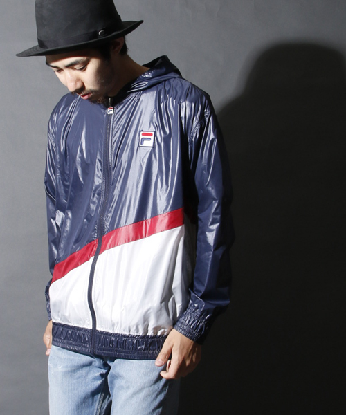 FILA(フィラ)の「FILA × AMERICAN RAG CIE 別注ナイロンパーカー / 113-FIL-FM3560 Π(ナイロンジャケット・メンズ・ホワイト系その他/レッド系その他/ブルー系その他・MEDIUM/LARGE)」の2枚目の写真