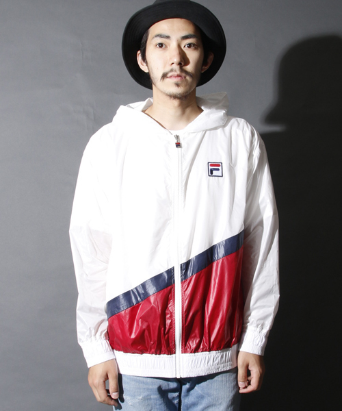 FILA(フィラ)の「FILA × AMERICAN RAG CIE 別注ナイロンパーカー / 113-FIL-FM3560 Π(ナイロンジャケット・メンズ・ホワイト系その他/レッド系その他/ブルー系その他・MEDIUM/LARGE)」の4枚目の写真