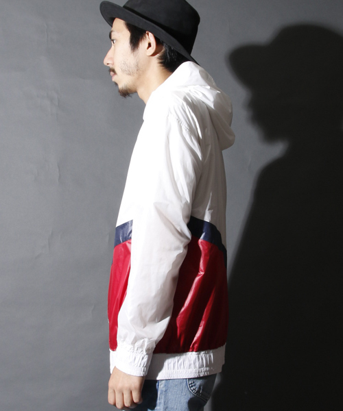 FILA(フィラ)の「FILA × AMERICAN RAG CIE 別注ナイロンパーカー / 113-FIL-FM3560 Π(ナイロンジャケット・メンズ・ホワイト系その他/レッド系その他/ブルー系その他・MEDIUM/LARGE)」の5枚目の写真