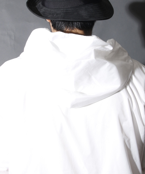 FILA(フィラ)の「FILA × AMERICAN RAG CIE 別注ナイロンパーカー / 113-FIL-FM3560 Π(ナイロンジャケット・メンズ・ホワイト系その他/レッド系その他/ブルー系その他・MEDIUM/LARGE)」の7枚目の写真