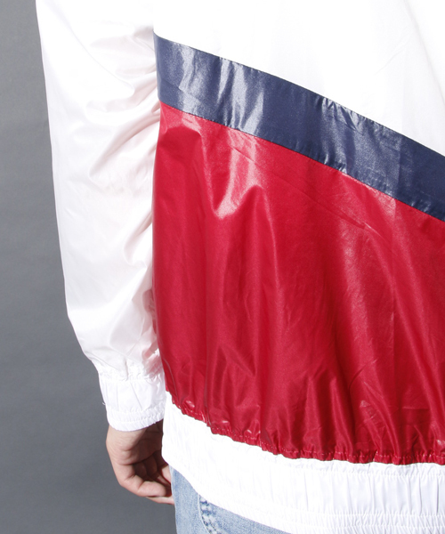FILA(フィラ)の「FILA × AMERICAN RAG CIE 別注ナイロンパーカー / 113-FIL-FM3560 Π(ナイロンジャケット・メンズ・ホワイト系その他/レッド系その他/ブルー系その他・MEDIUM/LARGE)」の13枚目の写真