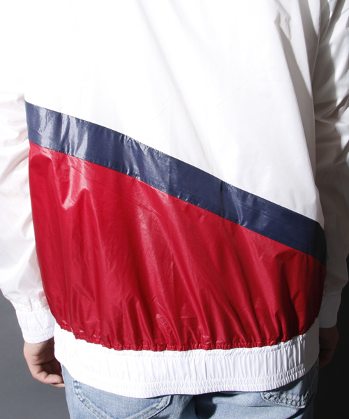 FILA(フィラ)の「FILA × AMERICAN RAG CIE 別注ナイロンパーカー / 113-FIL-FM3560 Π(ナイロンジャケット・メンズ・ホワイト系その他/レッド系その他/ブルー系その他・MEDIUM/LARGE)」の14枚目の写真