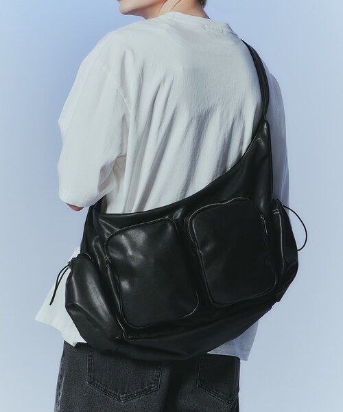 tk.TAKEO KIKUCHI（ティーケータケオキクチ）の「◆ダブルポケットビッグショルダーバッグ（ショルダーバッグ・メンズ・グレー系その他/ブラック系/ブラック・00）」の2枚目の写真