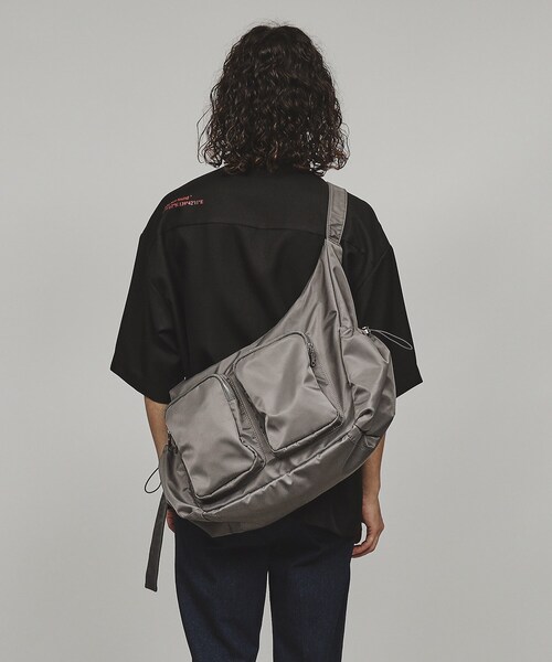tk.TAKEO KIKUCHI（ティーケータケオキクチ）の「◆ダブルポケットビッグショルダーバッグ（ショルダーバッグ・メンズ・グレー系その他/ブラック系/ブラック・00）」の5枚目の写真