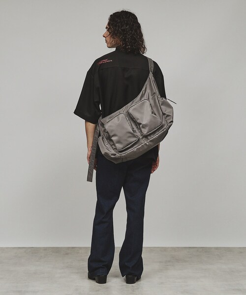 tk.TAKEO KIKUCHI（ティーケータケオキクチ）の「◆ダブルポケットビッグショルダーバッグ（ショルダーバッグ・メンズ・グレー系その他/ブラック系/ブラック・00）」の6枚目の写真